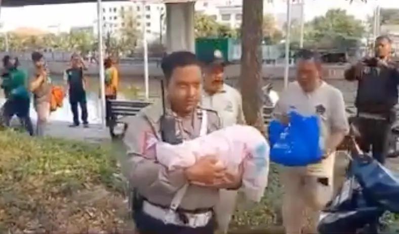 Polisi Cek CCTV TKP Temuan Bayi Cowok di Pinggir Kali Ancol