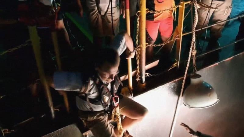 3 WNA Inggris Dievakuasi Tim SAR dari Kapal SAMC Transporter di Banten