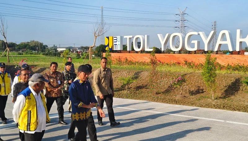Telan Dana Rp5,6 Triliun, Jokowi Resmikan Tol Solo-Yogyakarta Seksi I