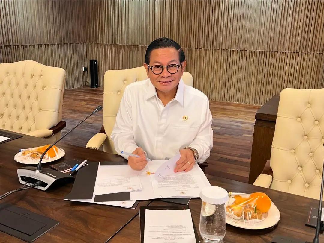 Jokowi Teken Keppres Pemberhentian Pramono Anung dari Seskab