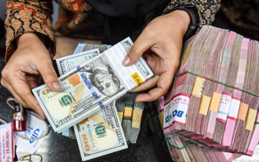 Sentimen 'Risk-on' Bikin Rupiah Senang Bukan Kepalang