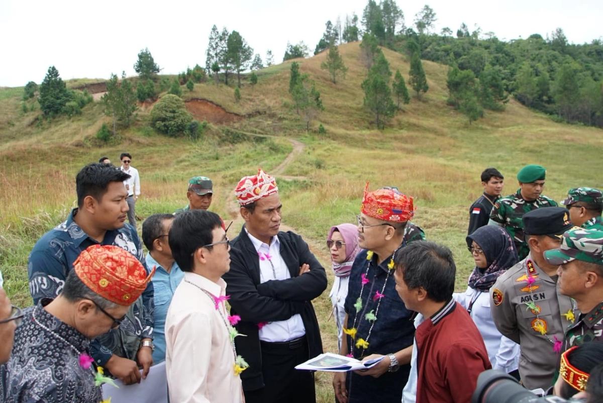 Tinjau Lahan di Sulteng, Mentan Amran Boyong Investor Sapi Perah Asal Vietnam