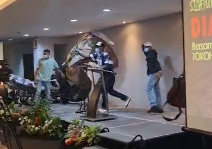 Kronologi Diskusi Diaspora Diobrak-abrik Perusuh Bayaran