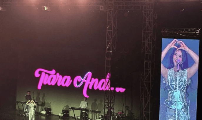 Jadi Penampil Pembuka di Konser Secret Number, Tiara Andini Tampil Anggun