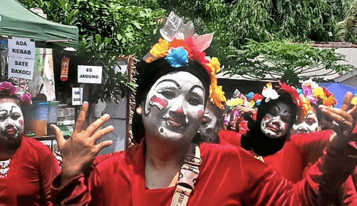Kirab Seniman Tutup Festival Lima Gunung di Magelang