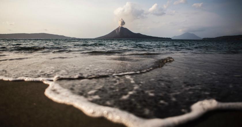 Gunung Anak Krakatau Alami Peningkatan Aktivitas, Warga Diminta Waspada