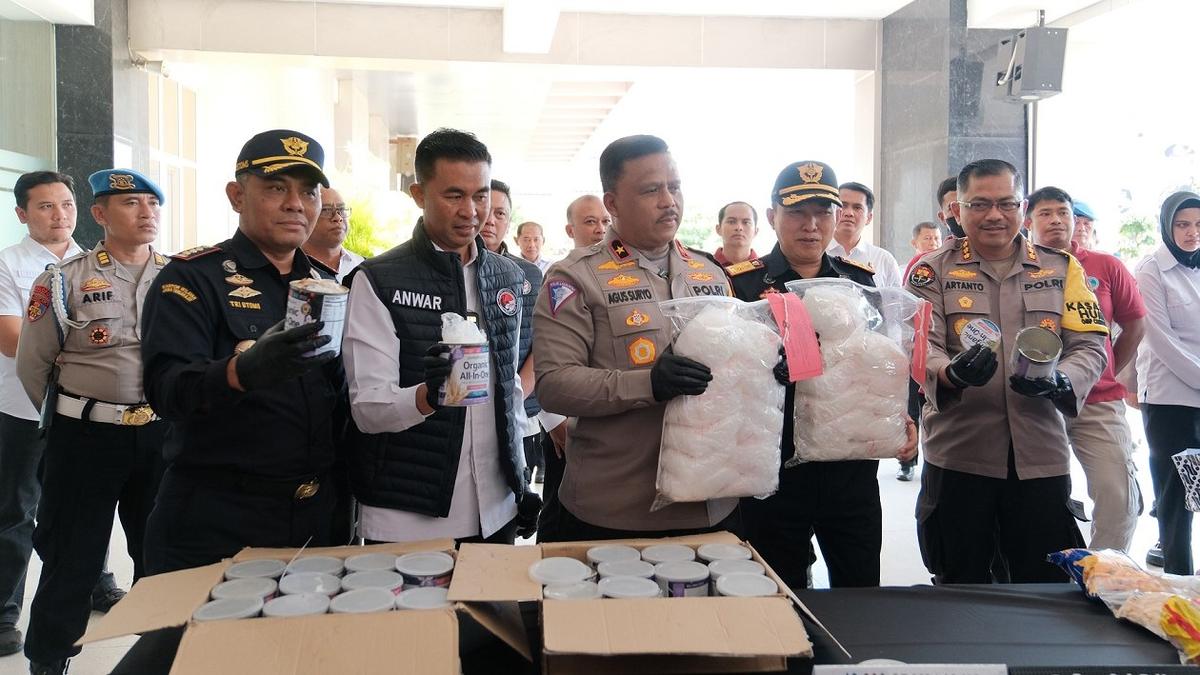 Sabu Tersembunyi di Barang Pekerja Migran, Bea Cukai-Polda Jateng Temukan 12 Kg Sabu