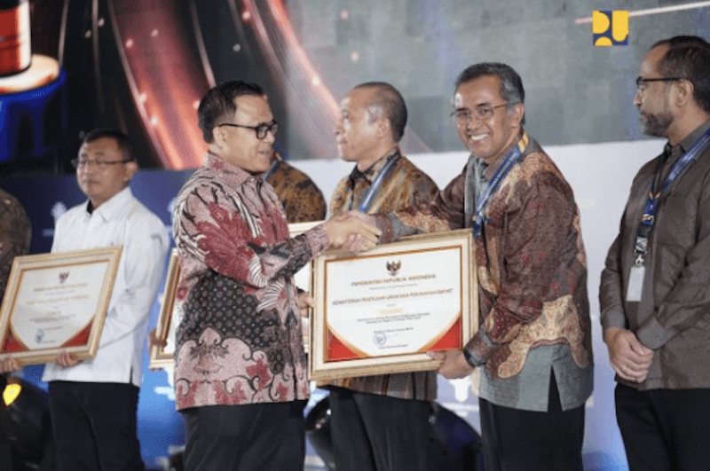 Kementerian PUPR Raih Predikat Terbaik ke-II pada Ajang Anugerah Layanan Investasi 2024