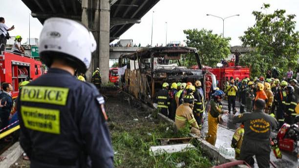 Pilu Kebakaran Bus di Bangkok Tewaskan 25 Siswa dan Guru