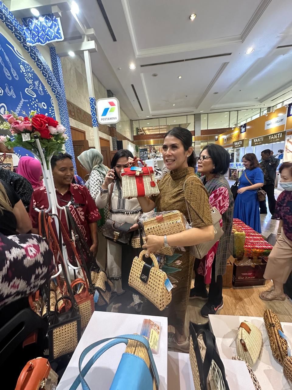 Pasarkan Produk Unggulan, 20 UMKM Binaan Pertamina Kebanjiran Pesanan di INACRAFT 2024