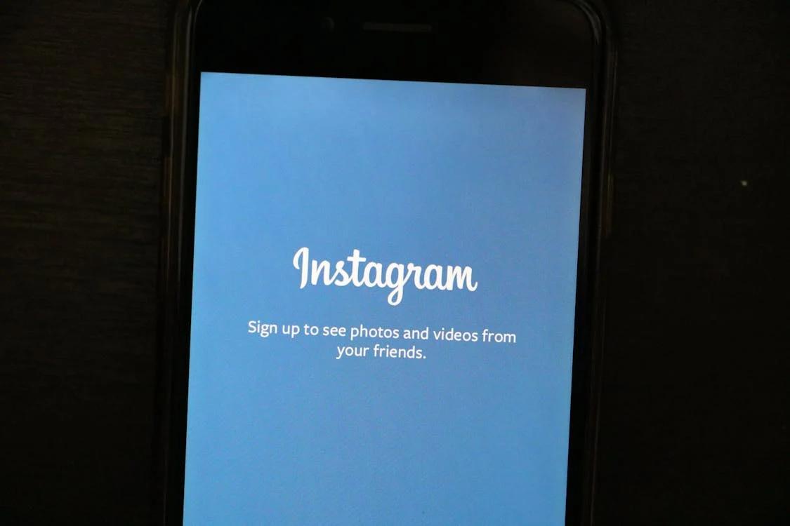 Cara Melihat IG Stories Tanpa Ketahuan dengan Mode Pesawat