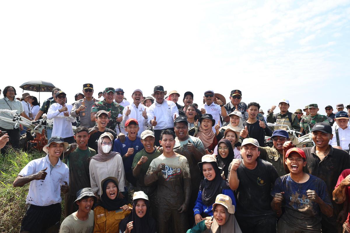 Petani Merauke Apresiasi Jokowi dan Amran: Sekarang Tambah Enak Tanam Padi