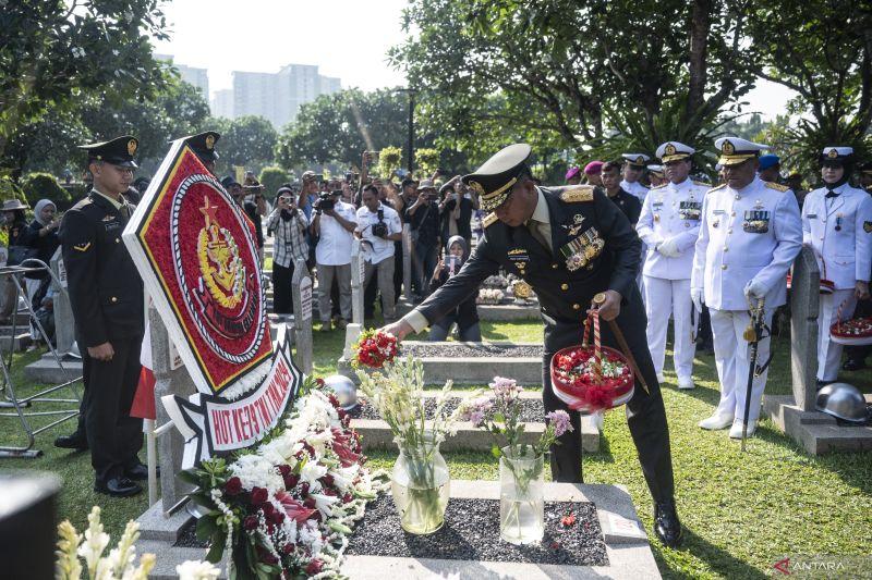 Ziarah di TMP Kalibata, Panglima TNI dan Kepala Staf Tiga Matra Kenang Jasa Pahlawan