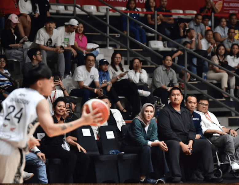 Menpora Dito Saksikan Serunya Final IBL All Indonesia 2024