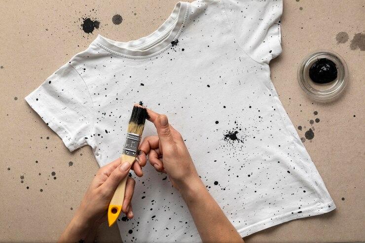 7 Cara Menghilangkan Noda Oli di Baju Berwarna dengan Ampuh