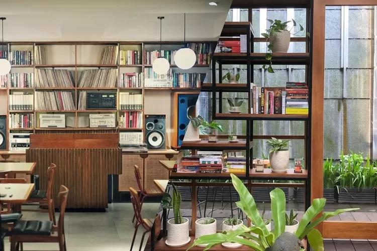 Rekomendasi Book Cafe di Jakarta, Ada Koleksi Buku Terbaik
