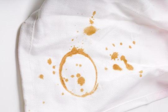 7 Cara Menghilangkan Noda Minyak di Baju dengan Mudah