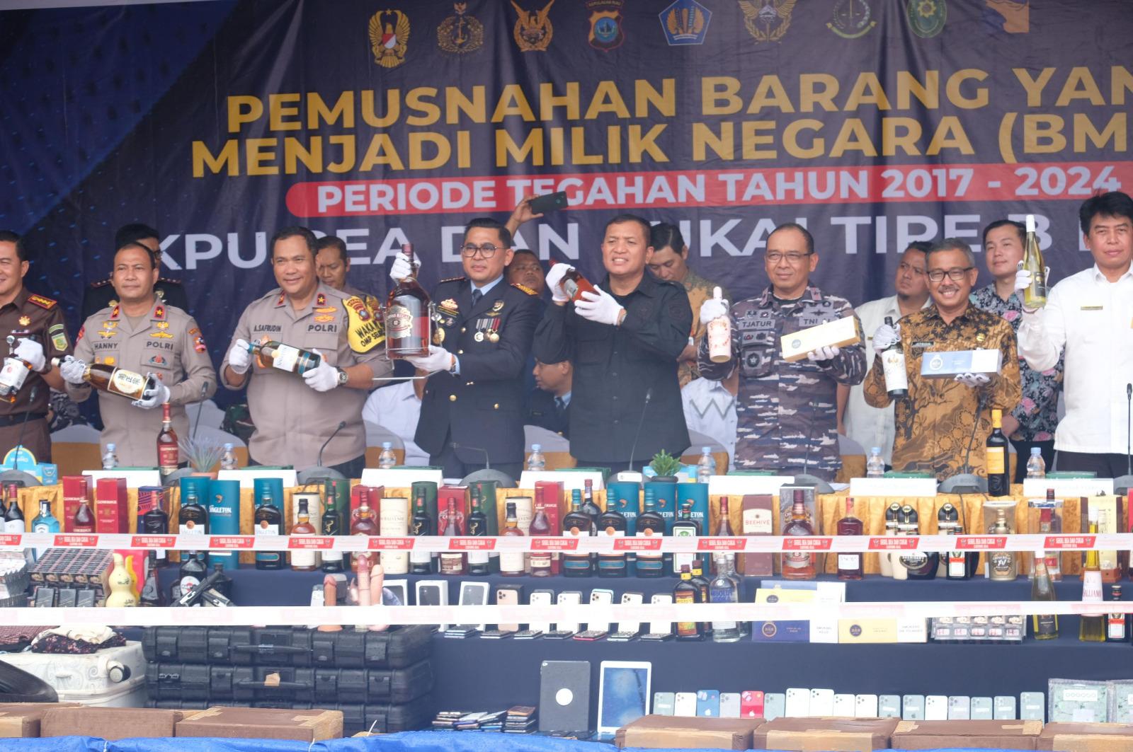Bea Cukai Batam Musnahkan Barang Ilegal Senilai 16,4 Miliar Rupiah