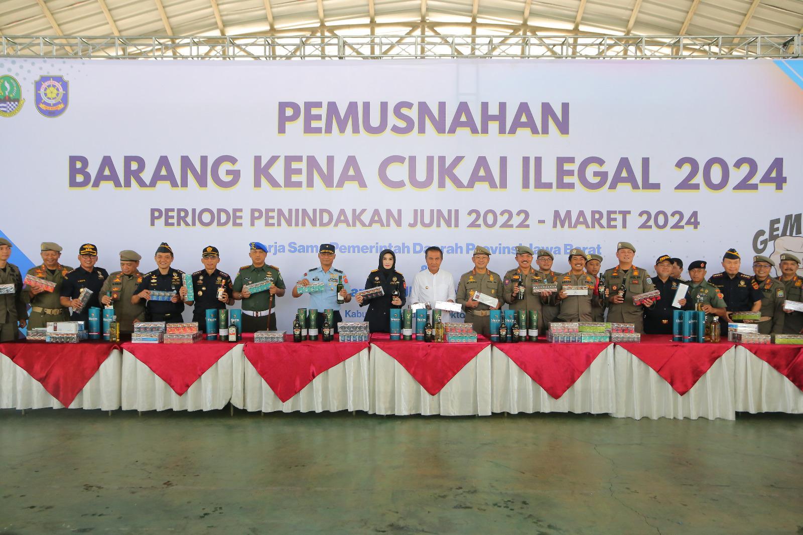 Bea Cukai dan Satpol PP Jabar Musnahkan Barang Kena Cukai Ilegal Senilai Rp10 Miliar