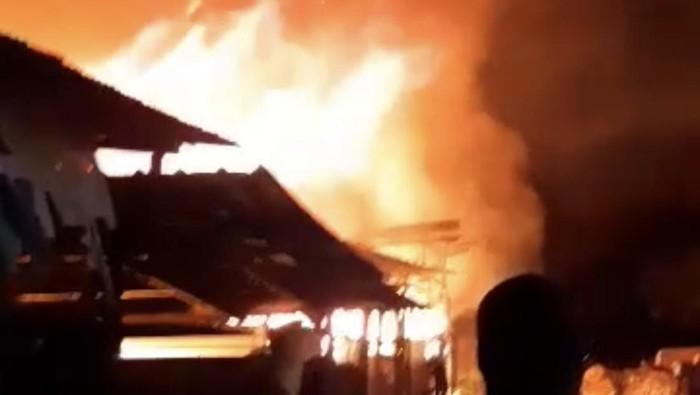 Kebakaran Hebat Melanda Pasar Cisalak Depok
