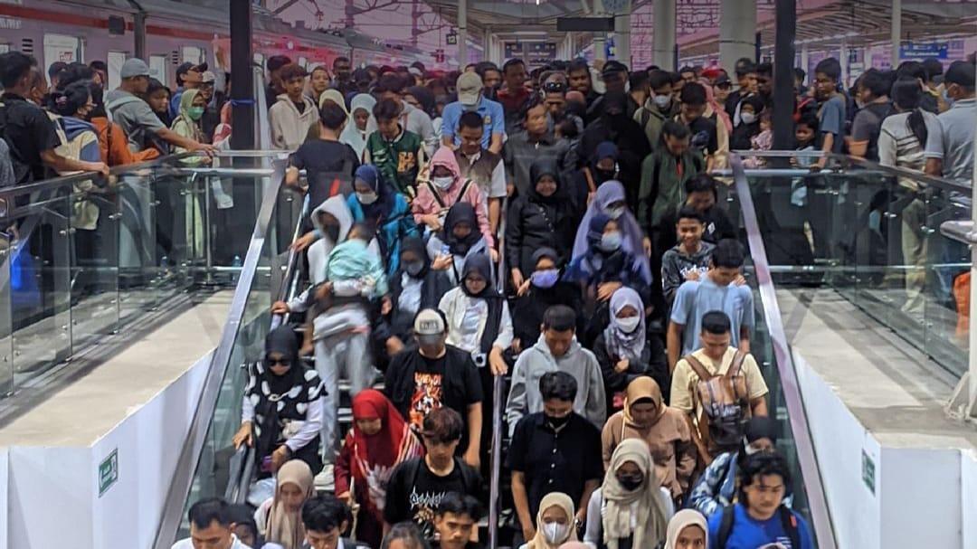 Tingginya Antusiasme Masyarakat di Pesta Rakyat Pelantikan Presiden Prabowo dan Wakil Presiden Gibran