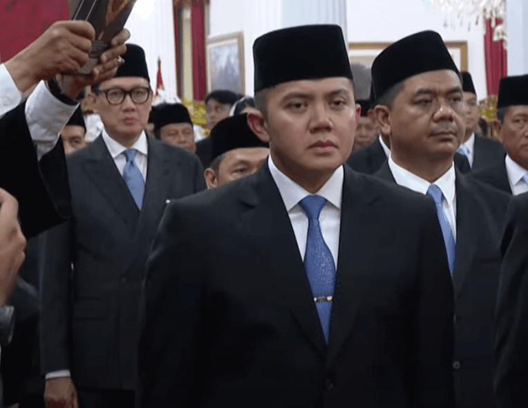Presiden Prabowo Resmi Lantik Mayor Teddy sebagai Seskab