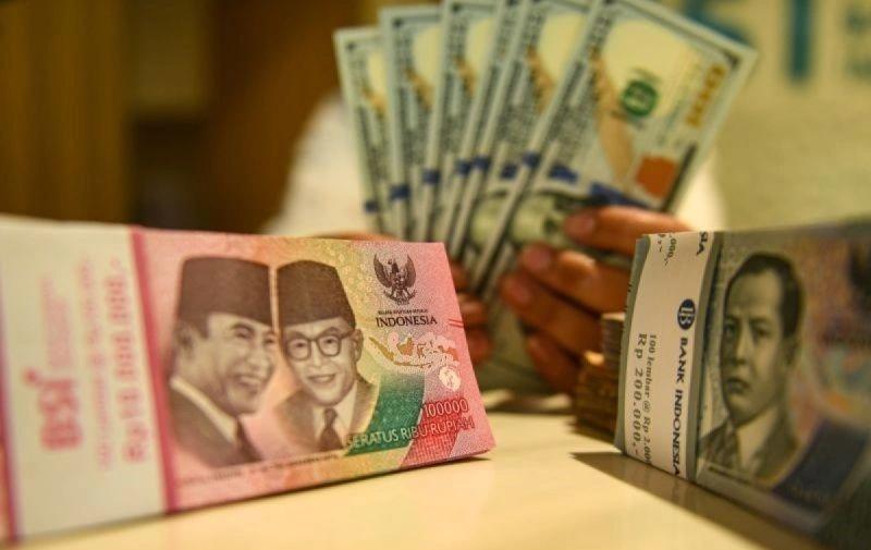 Kekhawatiran Prospek Ekonomi Dunia Bikin Rupiah Tiarap