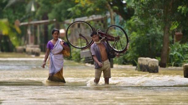 Sekolah Ditutup, Wisatawan Diminta Tinggalkan India Sebelum Badai Siklon