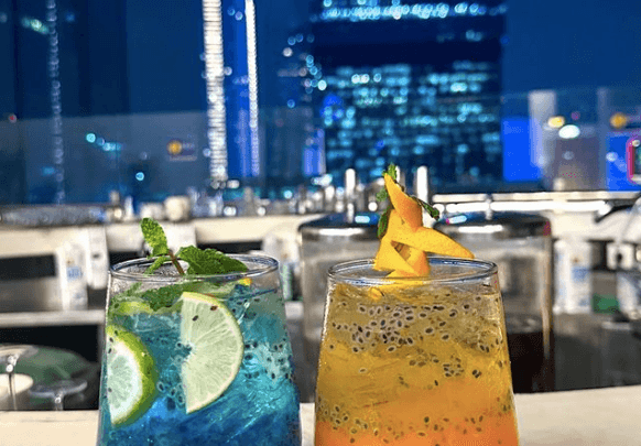 4 Kafe Menawan di Rooftop untuk Menikmati Pemandangan Ibu Kota