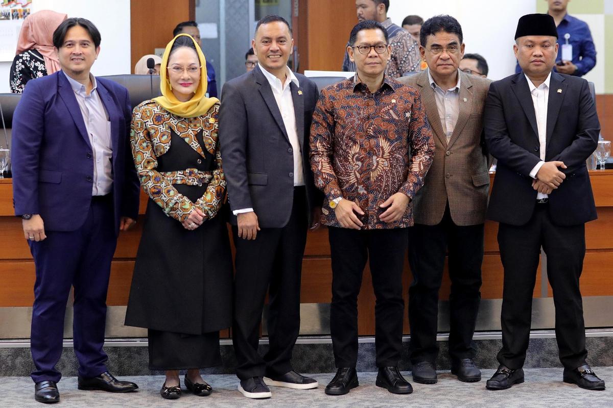 Willy Aditya Pimpin Komisi XIII