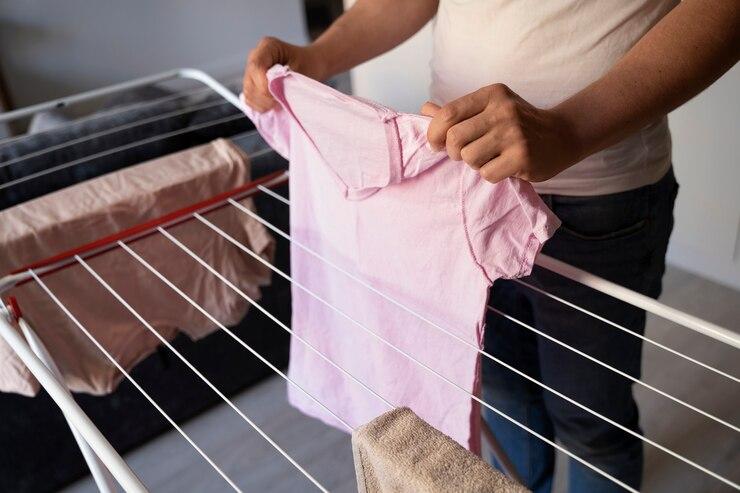 9 Tips Menjemur Pakaian saat Musim Hujan agar Tidak Bau Apek