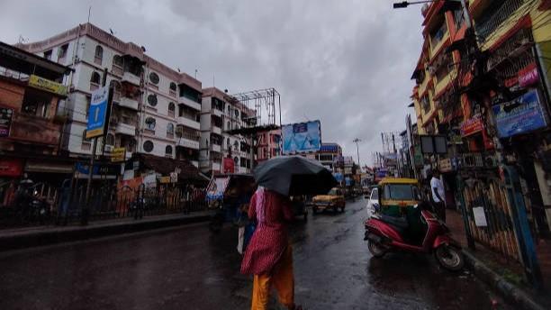 Dihantui Badai Siklon, Jutaan Warga Pantai Timur India Mengungsi
