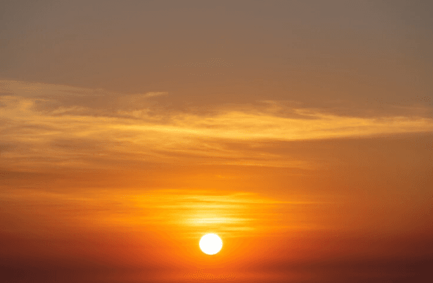 Memahami Makna "The Sunset Is Beautiful, Isn't It?" yang Populer dalam Media Sosial
