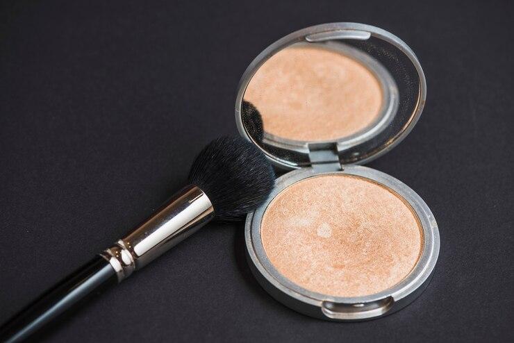 7 Tips Touch Up Makeup agar Riasan Tetap Fresh