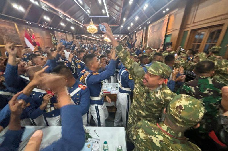 Presiden Prabowo Berikan Hadiah Libur Ekstra bagi Taruna yang Ikut Parade Senja