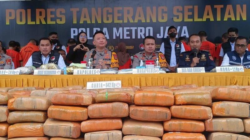 15 Orang Ditangkap Selundupkan Narkoba, 642 Kg Ganja Senilai Rp77 Miliar Disita!