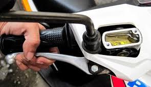 Pentingnya Periksa-Ganti Minyak Rem Motor Secara Berkala