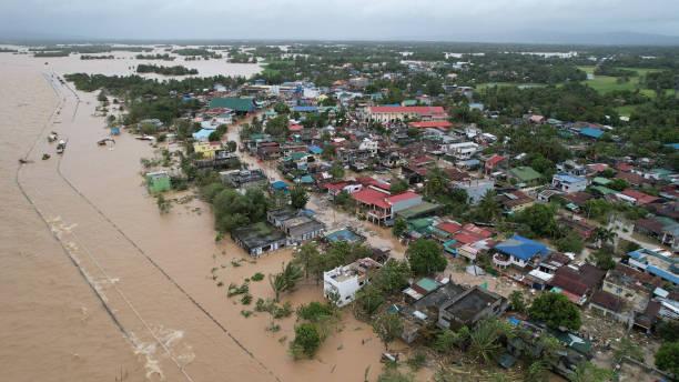 Badai Trami Hantam Filipina, 40 Korban Tewas dan Ribuan Terjebak Banjir