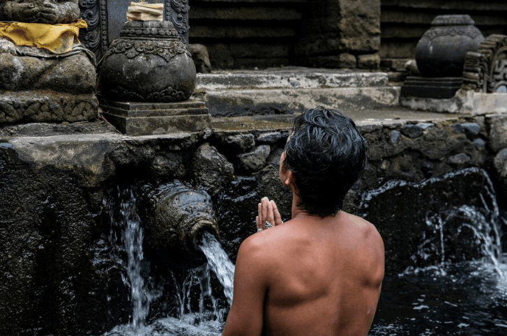 27 Arti Mimpi Mandi di Pancuran yang Menarik untuk Dipahami