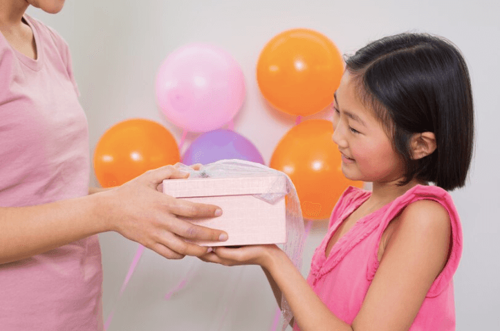 7 Rekomendasi Kado Menarik untuk Anak Umur 4 Tahun
