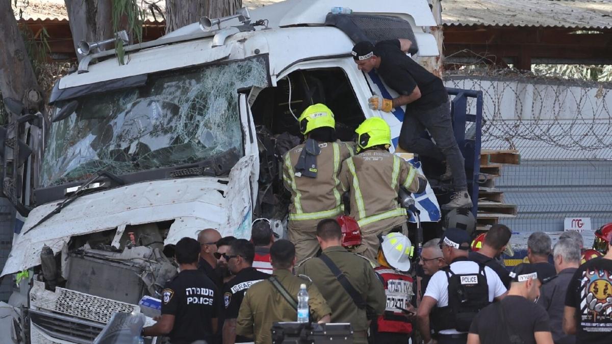 Ngeri! Puluhan Orang Sekarat usai Diseruduk Truk di Dekat Markas Mossad