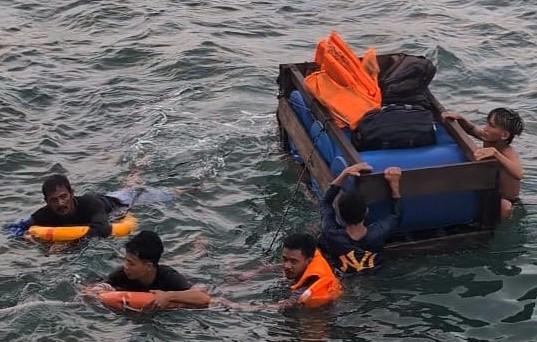 Sinergi Bea Cukai Selamatkan 6 ABK dari Kapal Tenggelam di Perairan Pulau Karimun Anak