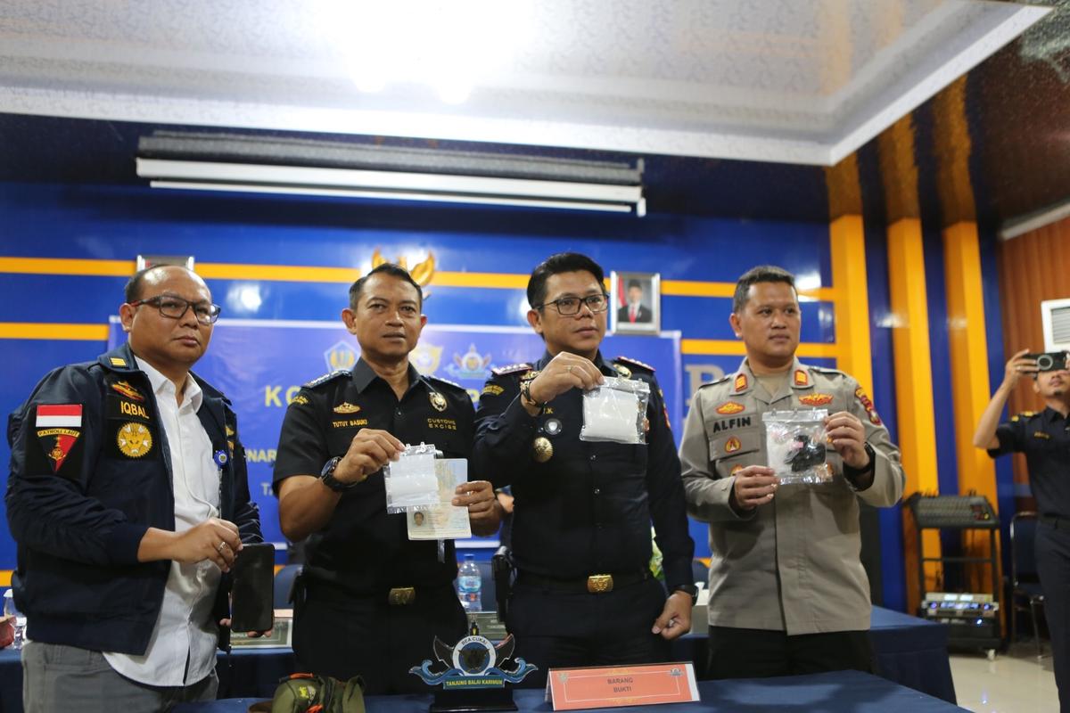 Pakai dan Selundupkan Sabu, Penumpang Ferry Ini Kena Ringkus Bea Cukai