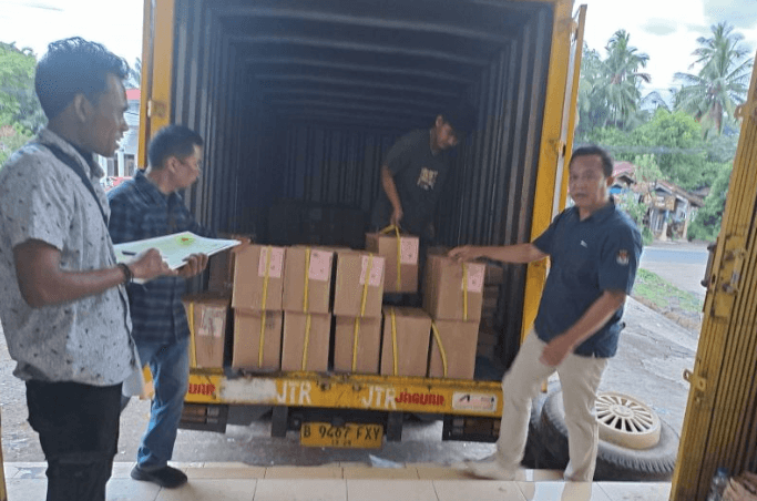 KPU Pasaman Barat Sortir-Lipat Surat Suara Pilkada pada 4-5 November
