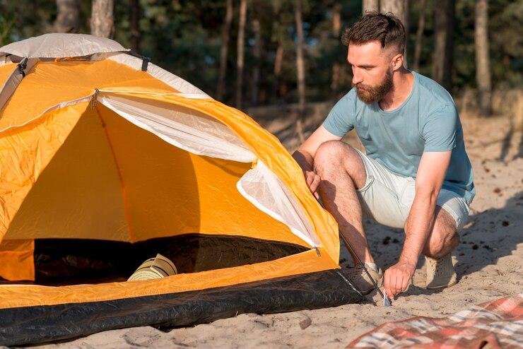 15 Perlengkapan Camping di Pantai yang Wajib Dibawa