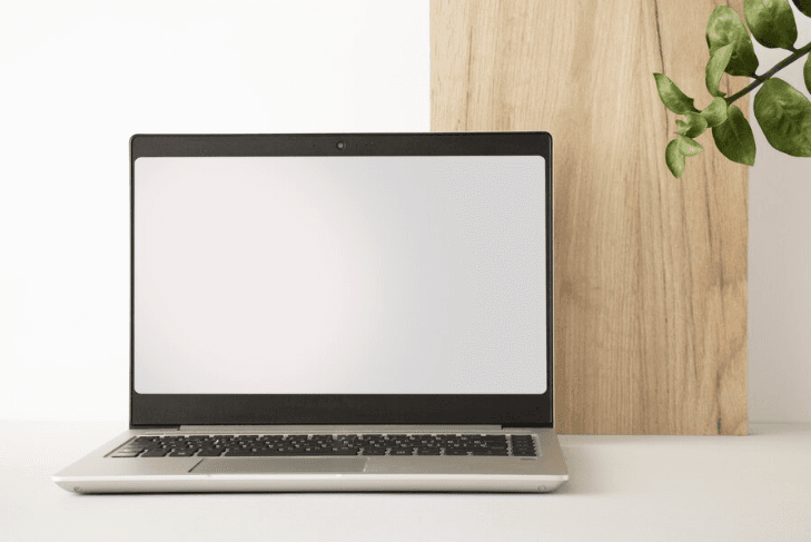 5 Cara Mudah Membersihkan Layar Laptop Berjamur agar Kinclong Lagi