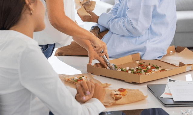 4 Makanan yang Biasanya Disajikan untuk Perpisahan di Kantor