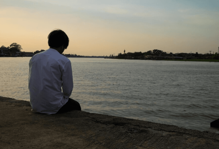 5 Tanda Kamu Kesepian Menurut Psikologi