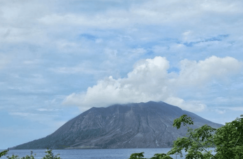 Badan Geologi Catat 34 Kali Gempa Vulkanik Gunung Ruang pada 16-30 Oktober