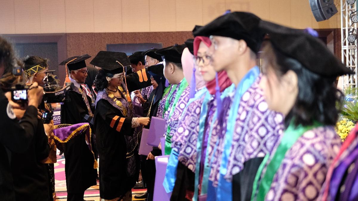 Wisuda 1.073 Mahasiswa, Polimedia Targetkan Para Lulusan Jadi Agen Perubahan